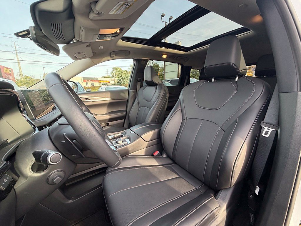 Certified 2026 INFINITI QX60 Luxe w/ Cargo Package AWD/4WD image 18