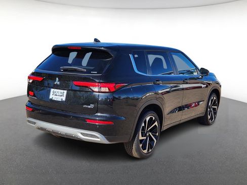 New 2025 Mitsubishi Outlander SE image 3