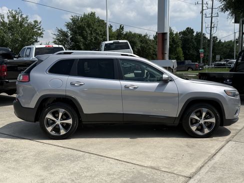 Used 2019 Jeep Cherokee Limited FWD image 3