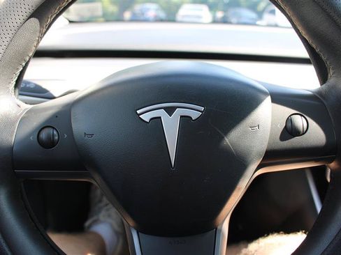 Used 2020 Tesla Model 3 Standard Range Plus RWD image 12