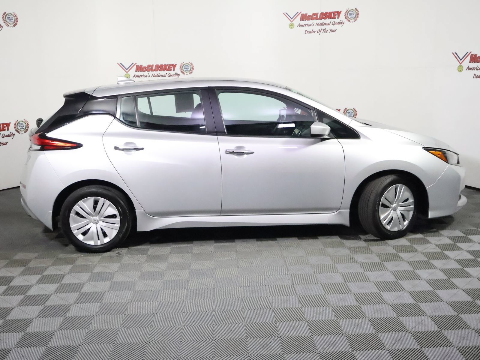 Used 2025 Nissan Leaf S FWD image 3