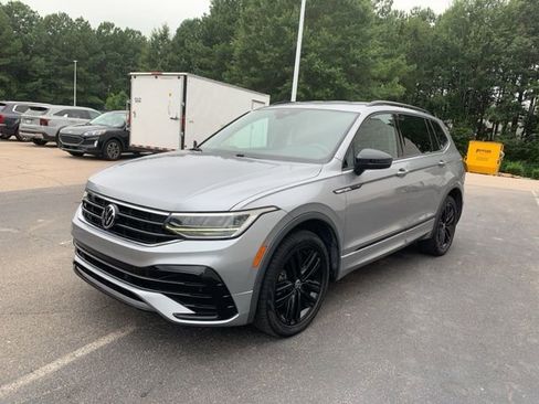 Used 2022 Volkswagen Tiguan SE R-Line image 2