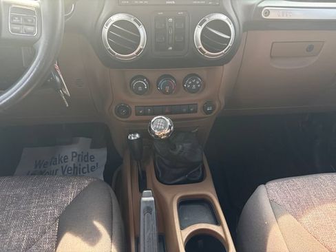 Used 2013 Jeep Wrangler Unlimited Rubicon w/ Connectivity Group AWD/4WD image 11