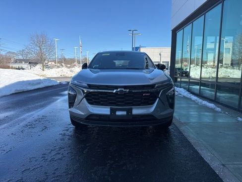 Used 2024 Chevrolet Trax RS w/ Sunroof Package FWD image 7