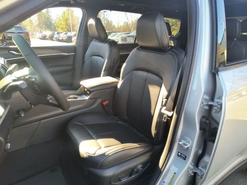 New 2025 Jeep Grand Cherokee L Limited w/ Luxury Tech Group II image 11