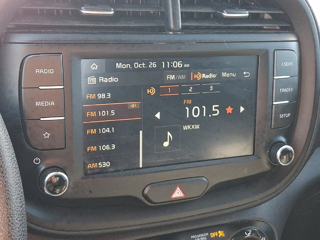 Used 2023 Kia Soul LX w/ LX Technology Package FWD image 2