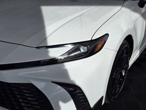 Used 2025 Toyota Camry SE image 11