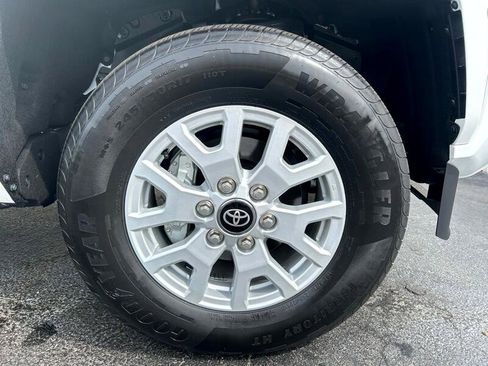 Used 2025 Toyota Tacoma SR5 image 34
