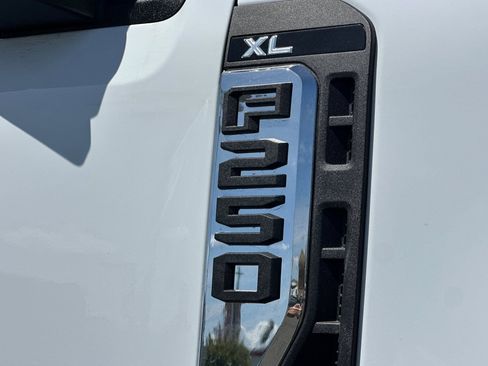 New 2026 Ford F250 XL w/ XL Chrome Package RWD image 23