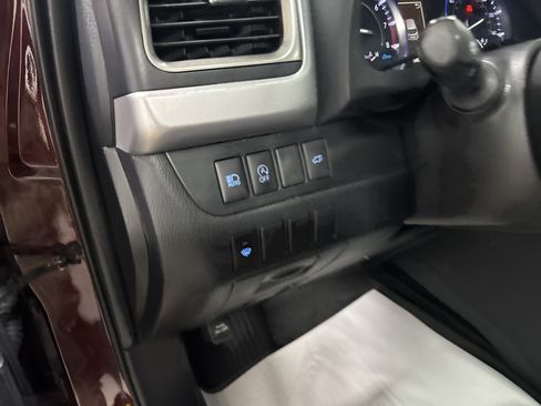 Used 2019 Toyota Highlander XLE AWD/4WD image 15