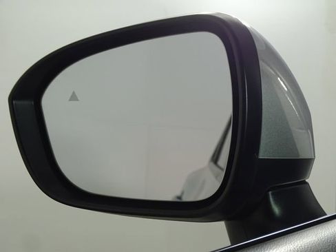 Used 2022 Nissan Rogue SV image 36