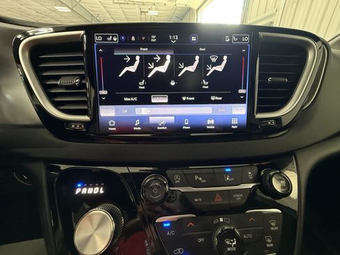 Used 2026 Chrysler Pacifica Select FWD image 27