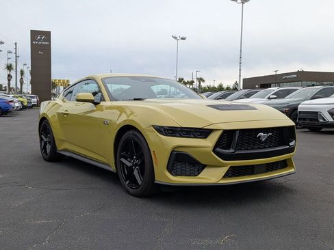 Used 2025 Ford Mustang GT RWD image 3