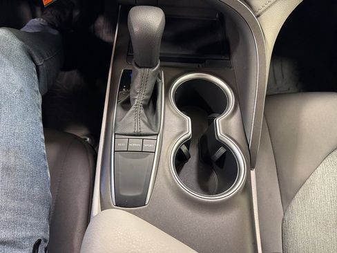 Used 2022 Toyota Camry LE image 25