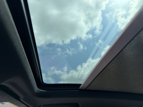 Certified 2024 Porsche Macan image 26