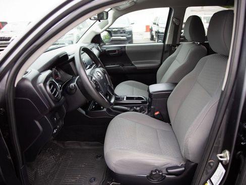 Used 2020 Toyota Tacoma SR AWD/4WD image 19