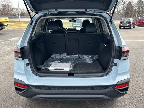 New 2026 Volkswagen Taos SE AWD/4WD image 19