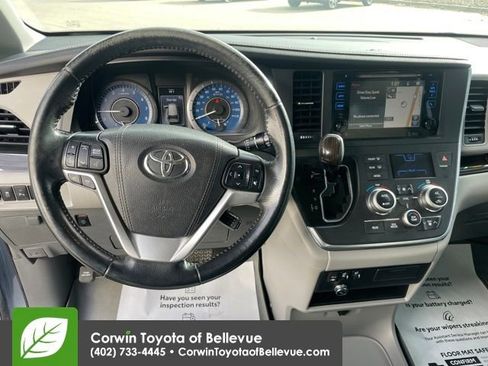 Used 2015 Toyota Sienna L image 13
