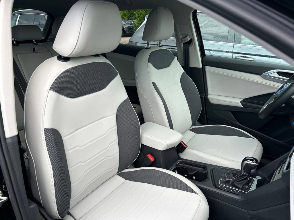 New 2026 Volkswagen Taos SE FWD image 43
