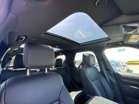 Used 2025 Land Rover Discovery Dynamic SE image 25