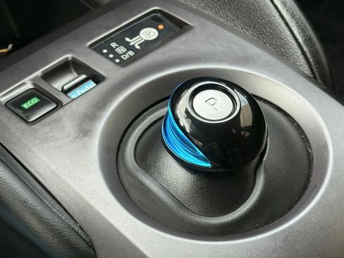 Used 2023 Nissan Leaf S image 27