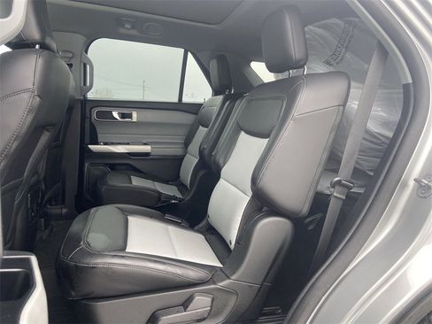 Used 2022 Ford Explorer XLT w/ Equipment Group 202A image 25