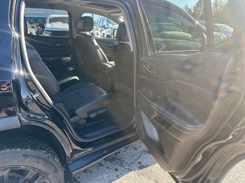 Used 2023 GMC Acadia SLT w/ Elevation Edition image 27