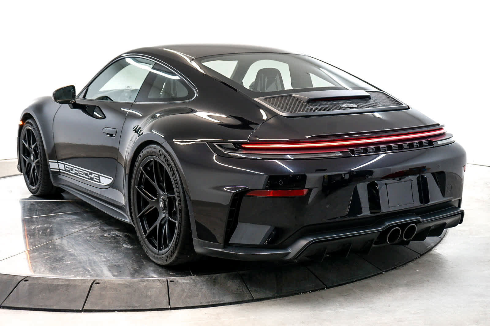 Certified 2025 Porsche 911 GT3 RWD image 3