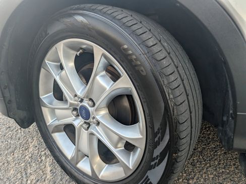 Used 2015 Ford Escape Titanium FWD image 16