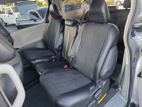 Used 2014 Toyota Sienna SE FWD image 23
