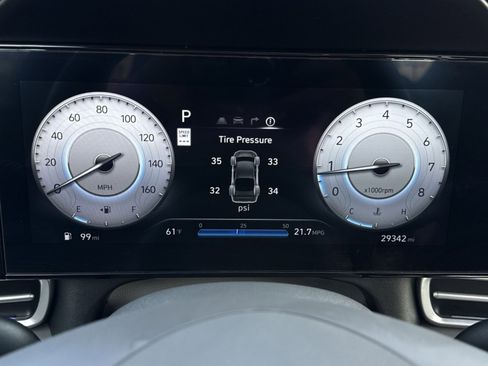 Certified 2025 Hyundai Elantra SEL image 17