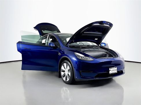 Used 2022 Tesla Model Y Long Range image 35
