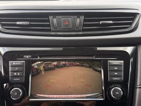 Used 2019 Nissan Rogue SV FWD image 25