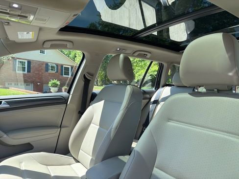 Used 2019 Volkswagen Golf SE FWD image 23