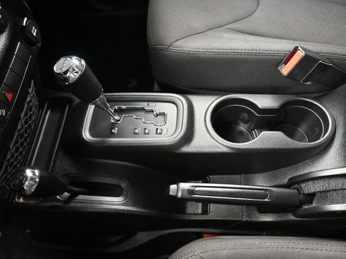 Used 2017 Jeep Wrangler Unlimited Willys image 18