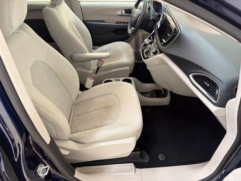 Used 2018 Chrysler Pacifica Touring Plus FWD image 24
