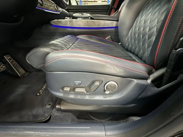 Used 2022 Genesis GV70 3.5T Sport w/ Sport Advanced Package AWD/4WD image 18