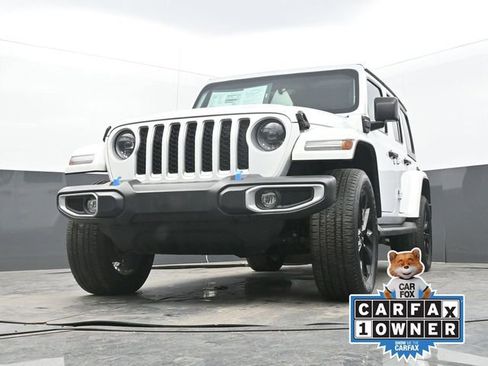 Used 2023 Jeep Wrangler Unlimited Sahara w/ Cold Weather Group image 56
