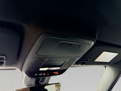 Used 2025 Chevrolet Equinox LT w/ Convenience Package II image 26