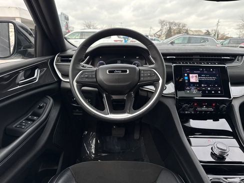 Certified 2023 Jeep Grand Cherokee L Laredo image 16