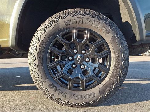 Used 2025 Chevrolet Colorado Trail Boss image 8