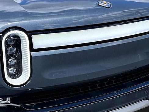 Used 2023 Rivian R1S Adventure AWD/4WD image 33