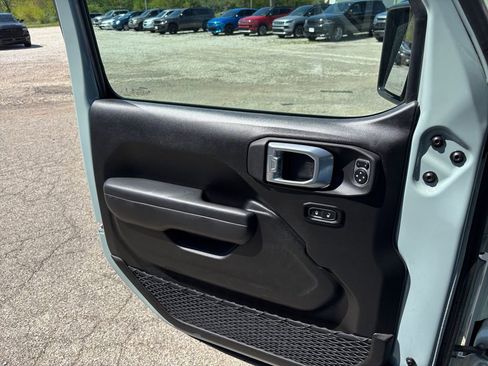 Used 2024 Jeep Wrangler Unlimited Sport AWD/4WD image 16