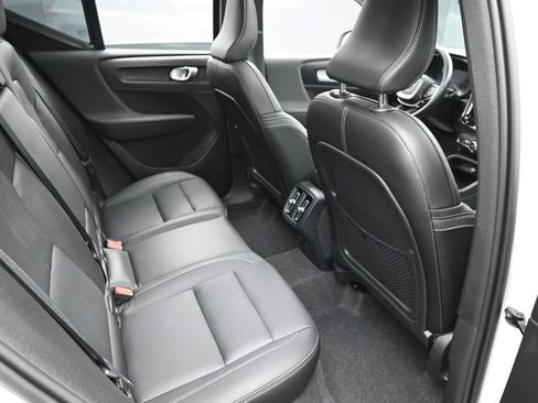 Used 2026 Volvo XC40 B5 Plus AWD/4WD image 38