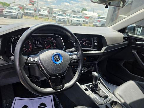 Used 2019 Volkswagen Jetta SE FWD image 17