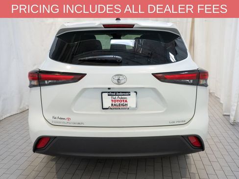 Certified 2025 Toyota Highlander LE AWD/4WD image 4