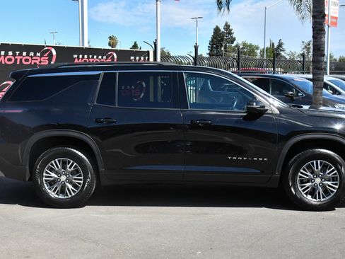 Used 2024 Chevrolet Traverse LT FWD image 9
