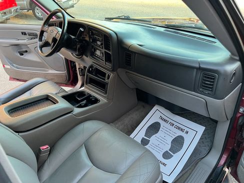 Used 2004 Chevrolet Tahoe LT w/ LT Preferred Equipment Group image 23