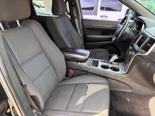 Used 2019 Jeep Grand Cherokee Laredo AWD/4WD image 15