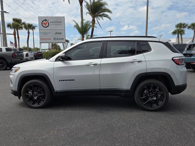 Used 2026 Jeep Compass Latitude AWD/4WD image 4
